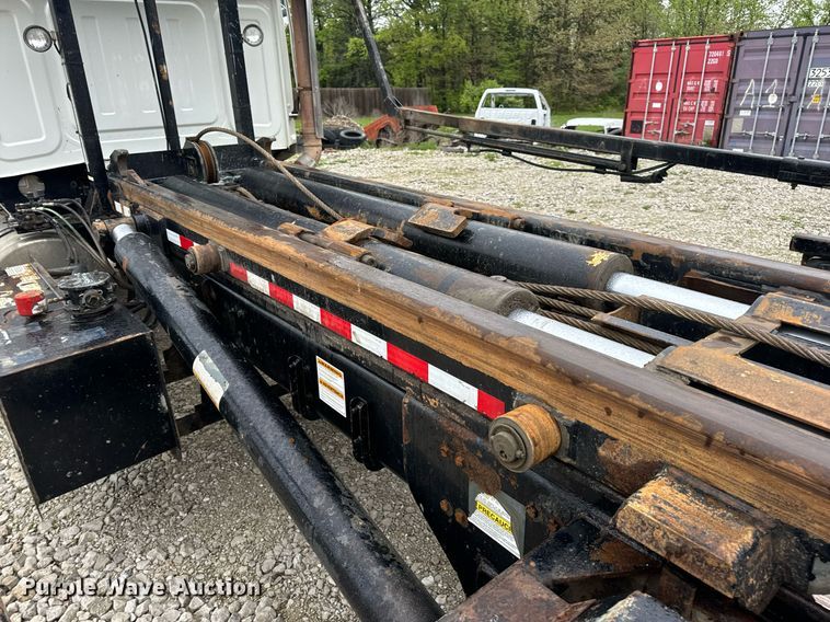 image for item DV1996 2015 Western Star 4700SF roll-off container truck