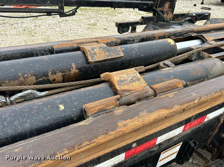 image for item DV1996 2015 Western Star 4700SF roll-off container truck