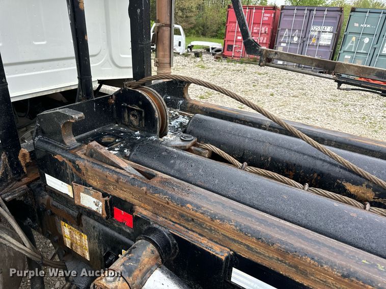 image for item DV1996 2015 Western Star 4700SF roll-off container truck