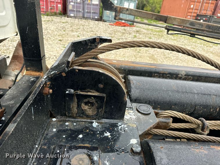 image for item DV1996 2015 Western Star 4700SF roll-off container truck