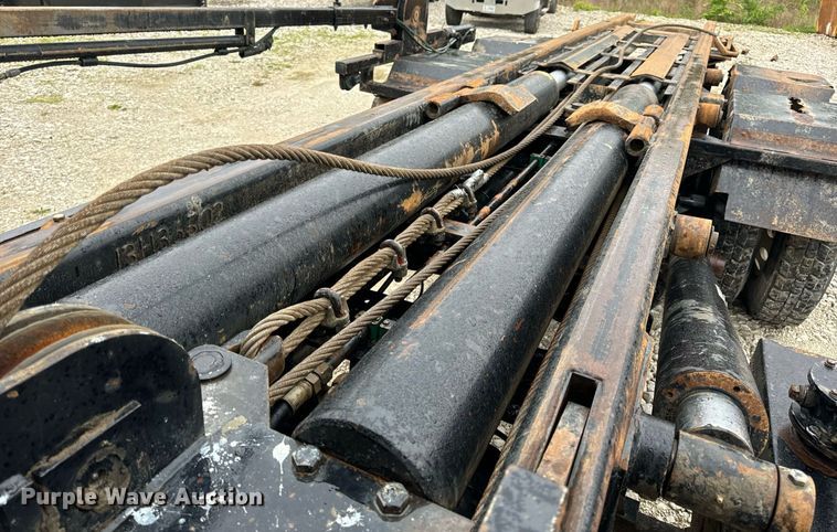 image for item DV1996 2015 Western Star 4700SF roll-off container truck