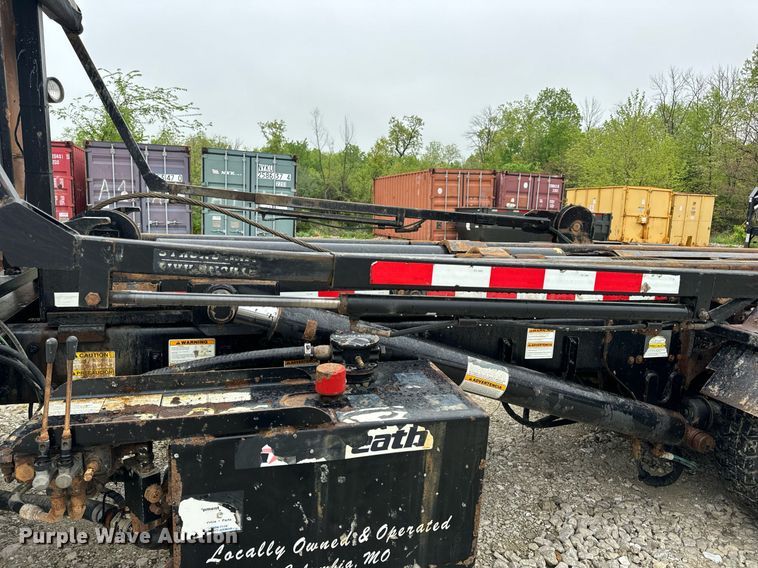 image for item DV1996 2015 Western Star 4700SF roll-off container truck