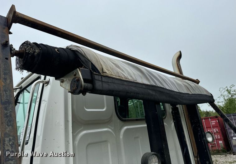 image for item DV1996 2015 Western Star 4700SF roll-off container truck