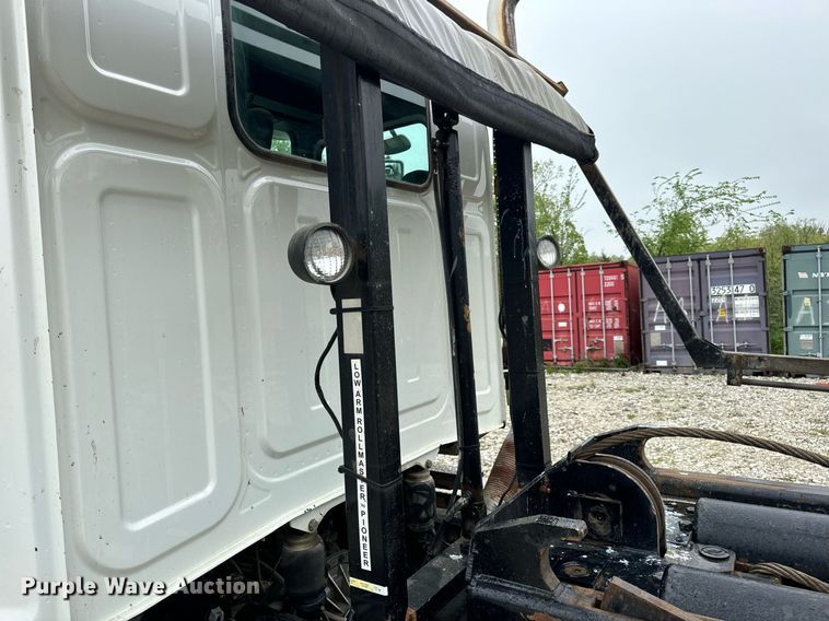 image for item DV1996 2015 Western Star 4700SF roll-off container truck