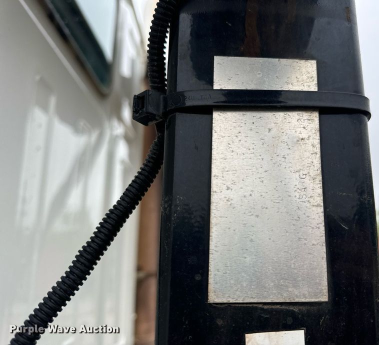 image for item DV1996 2015 Western Star 4700SF roll-off container truck