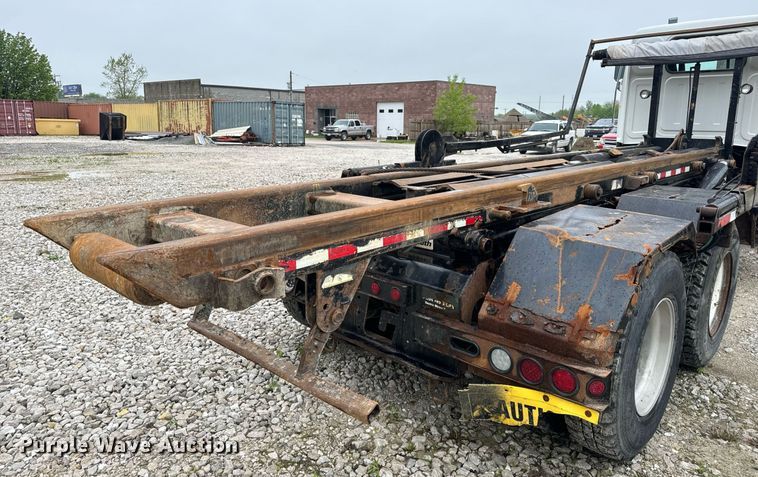 image for item DV1996 2015 Western Star 4700SF roll-off container truck