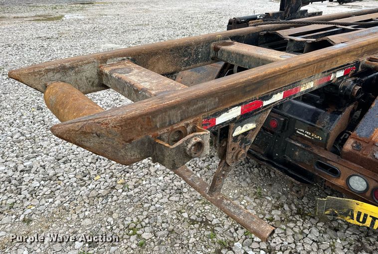 image for item DV1996 2015 Western Star 4700SF roll-off container truck