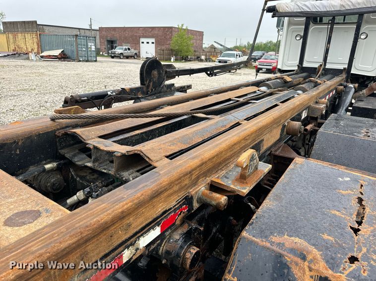 image for item DV1996 2015 Western Star 4700SF roll-off container truck