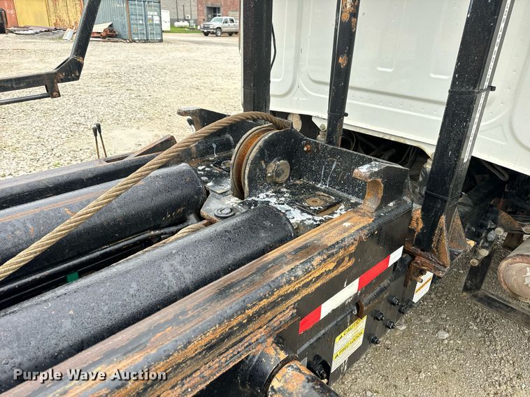 image for item DV1996 2015 Western Star 4700SF roll-off container truck