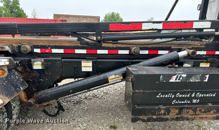 image for item DV1996 2015 Western Star 4700SF roll-off container truck