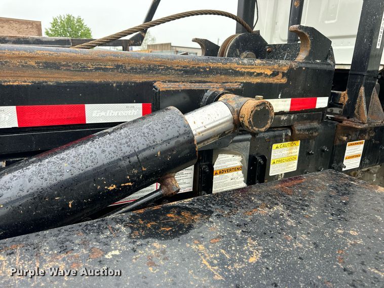 image for item DV1996 2015 Western Star 4700SF roll-off container truck