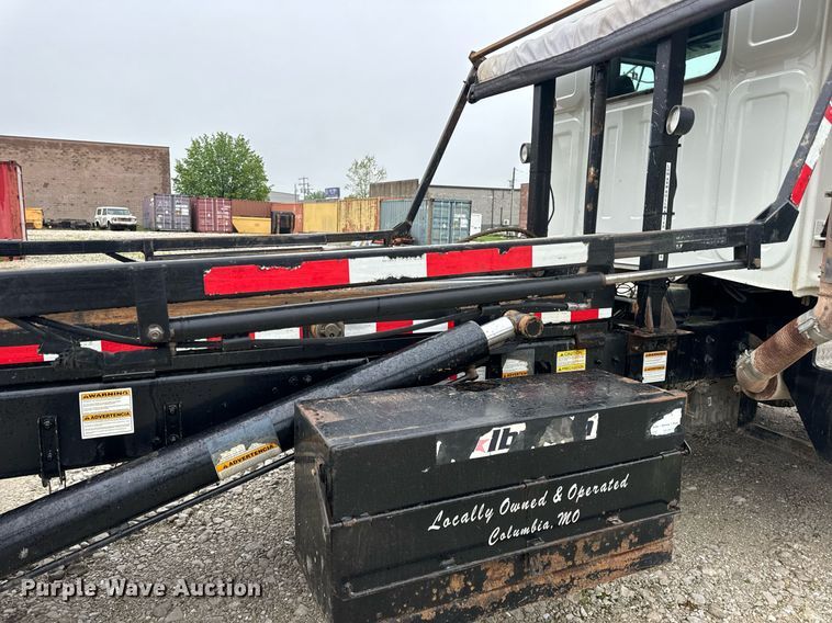 image for item DV1996 2015 Western Star 4700SF roll-off container truck