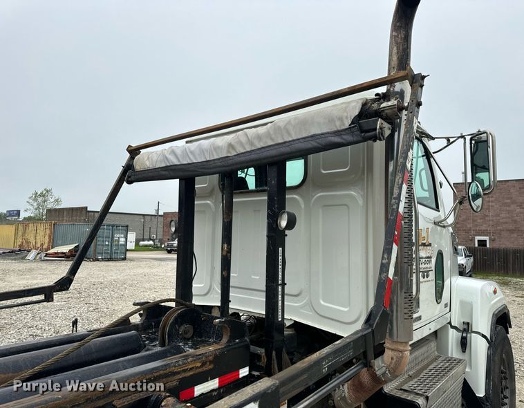 image for item DV1996 2015 Western Star 4700SF roll-off container truck