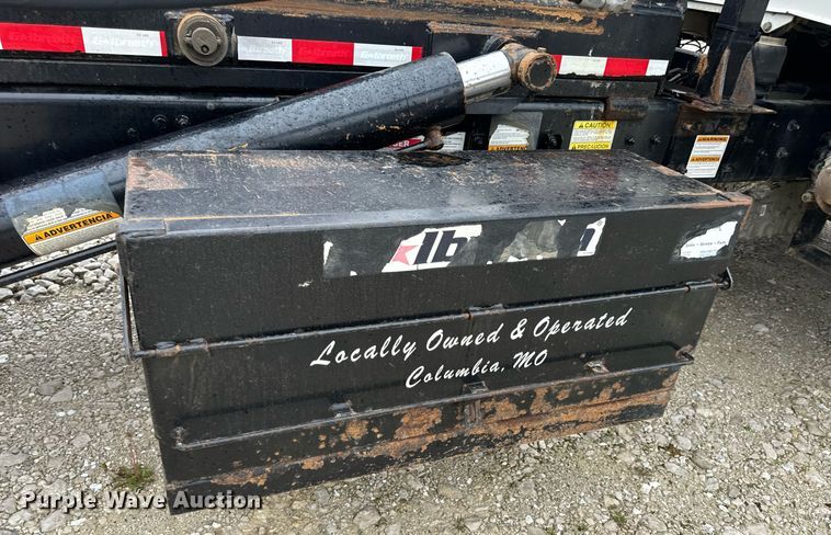 image for item DV1996 2015 Western Star 4700SF roll-off container truck