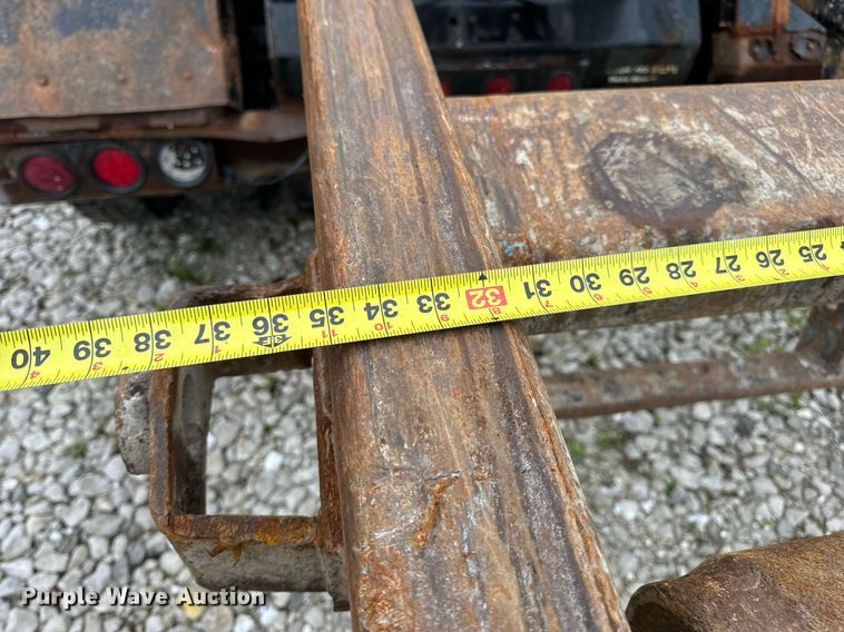 image for item DV1996 2015 Western Star 4700SF roll-off container truck