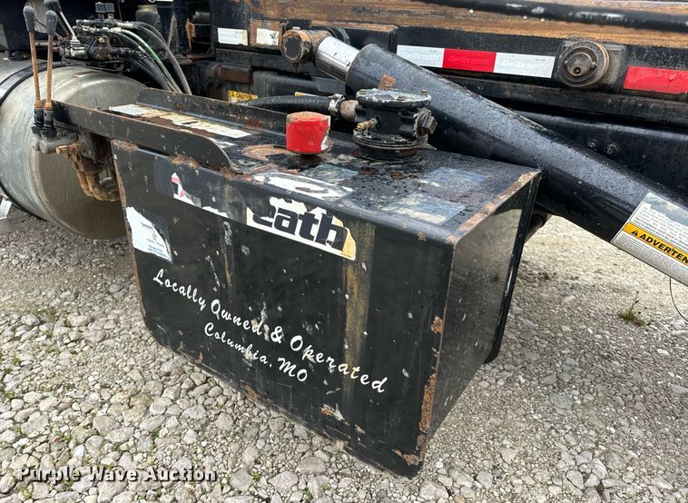 image for item DV1996 2015 Western Star 4700SF roll-off container truck