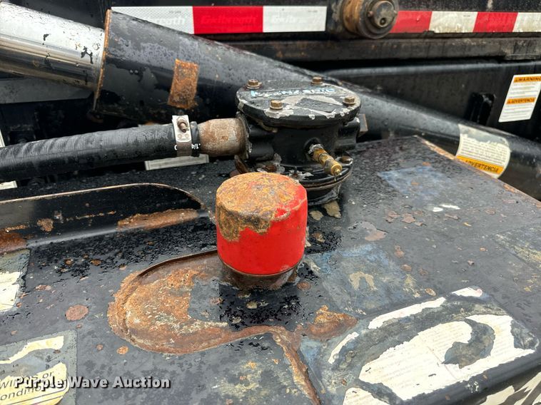 image for item DV1996 2015 Western Star 4700SF roll-off container truck