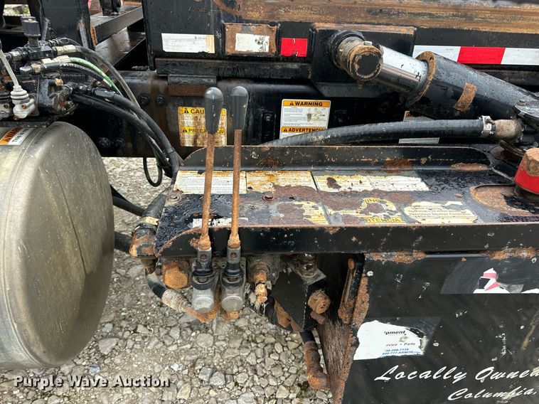 image for item DV1996 2015 Western Star 4700SF roll-off container truck