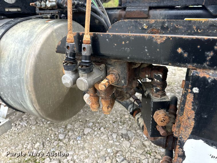 image for item DV1996 2015 Western Star 4700SF roll-off container truck