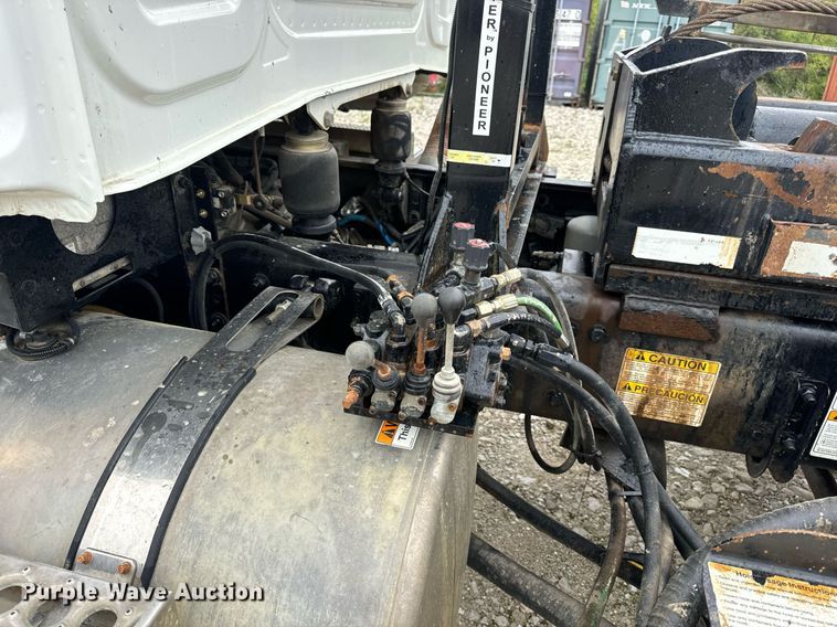 image for item DV1996 2015 Western Star 4700SF roll-off container truck