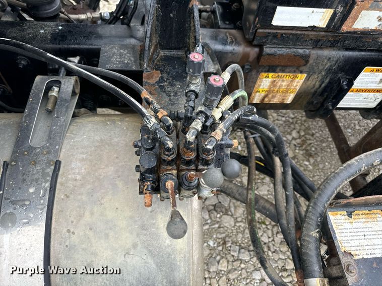 image for item DV1996 2015 Western Star 4700SF roll-off container truck