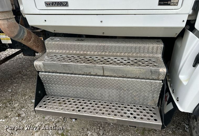 image for item DV1996 2015 Western Star 4700SF roll-off container truck