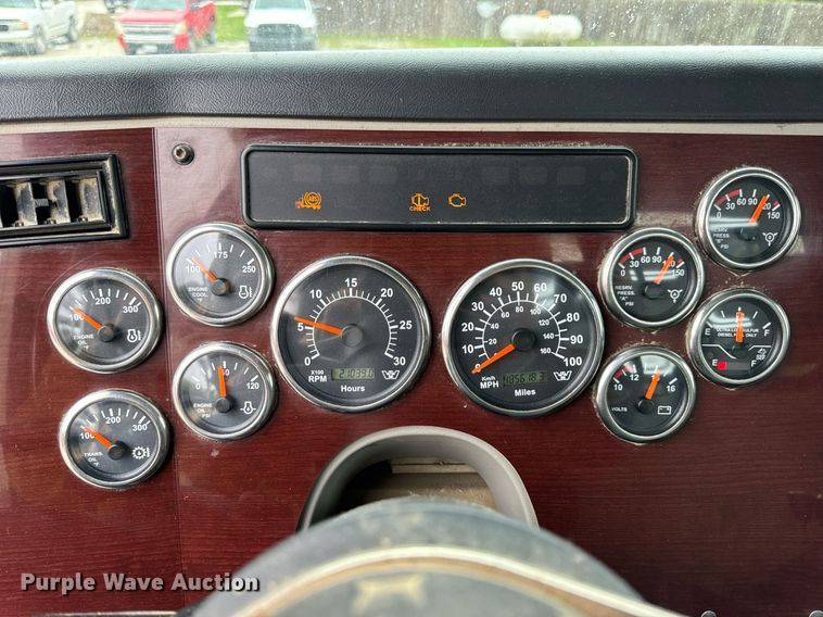 image for item DV1996 2015 Western Star 4700SF roll-off container truck