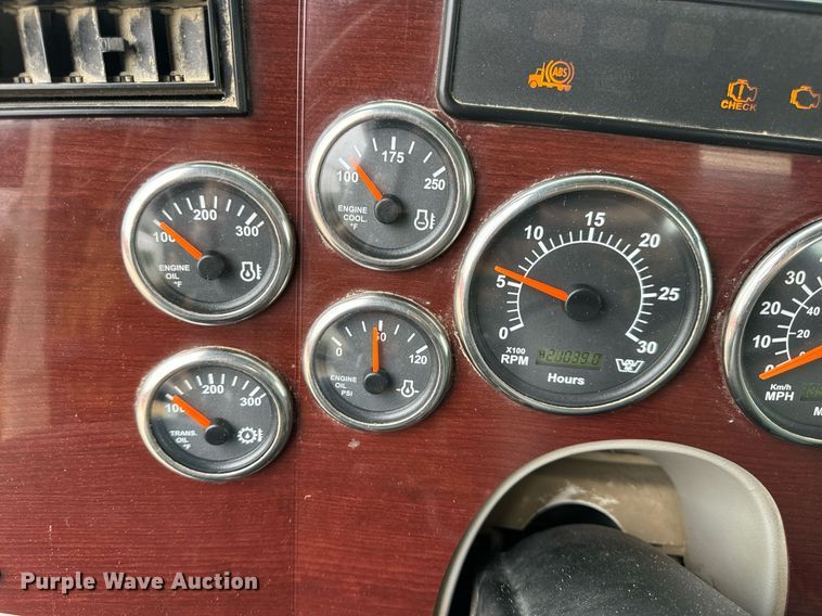 image for item DV1996 2015 Western Star 4700SF roll-off container truck