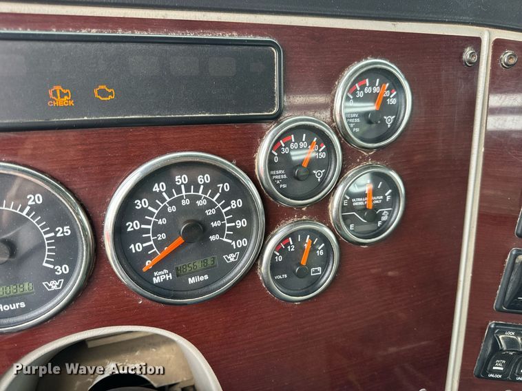 image for item DV1996 2015 Western Star 4700SF roll-off container truck