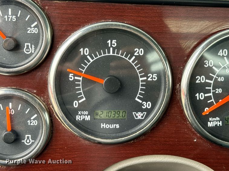 image for item DV1996 2015 Western Star 4700SF roll-off container truck