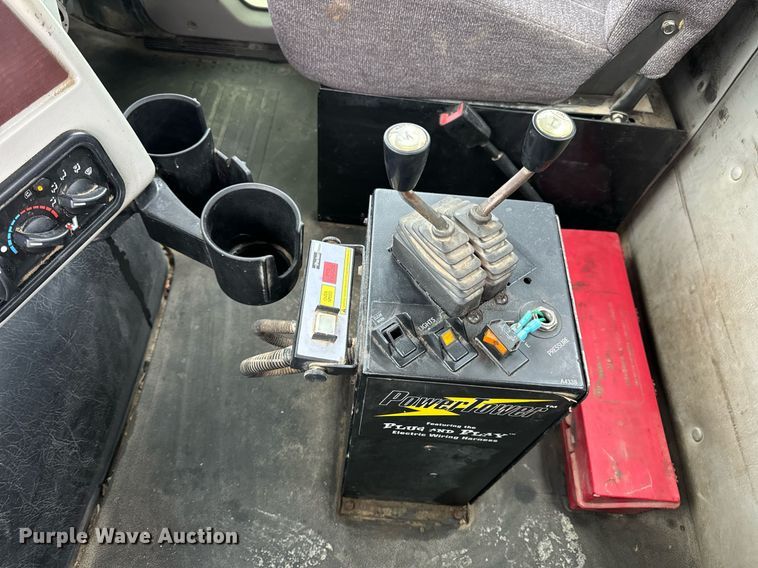 image for item DV1996 2015 Western Star 4700SF roll-off container truck