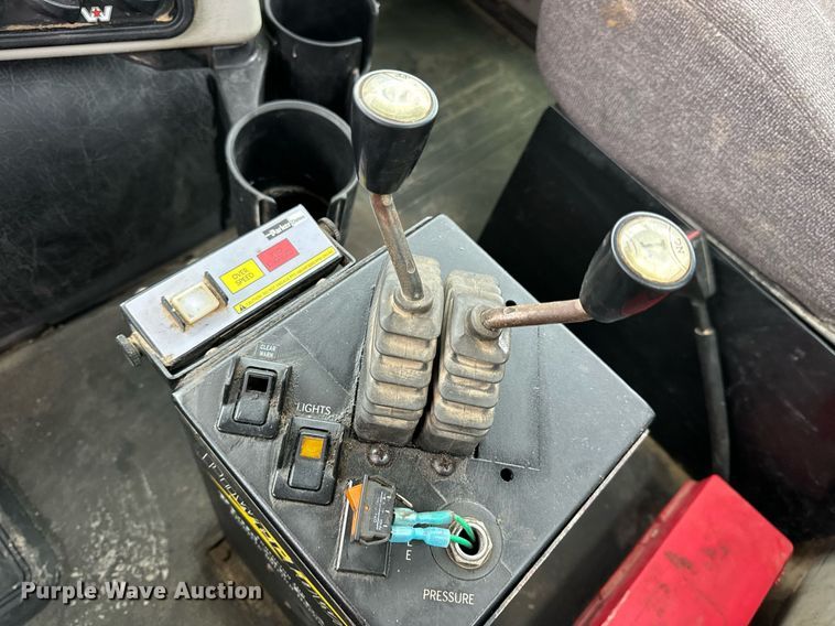 image for item DV1996 2015 Western Star 4700SF roll-off container truck