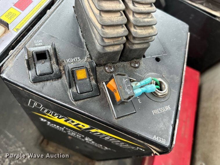 image for item DV1996 2015 Western Star 4700SF roll-off container truck