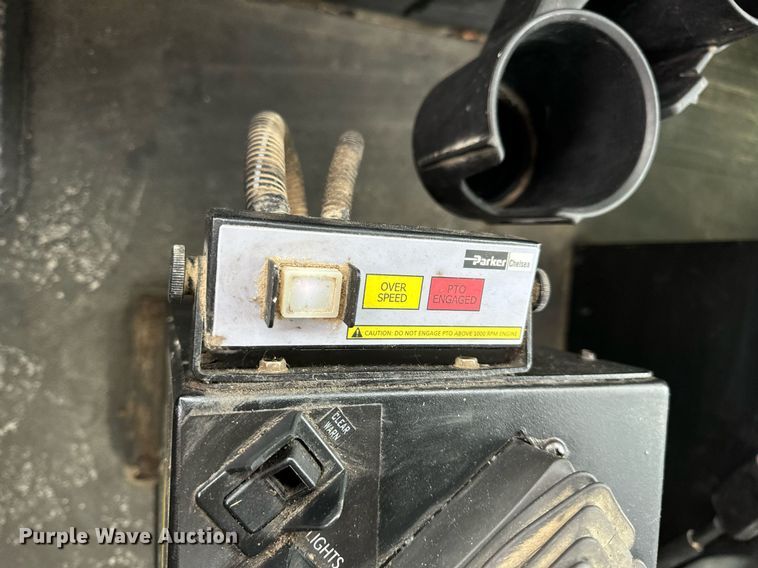 image for item DV1996 2015 Western Star 4700SF roll-off container truck