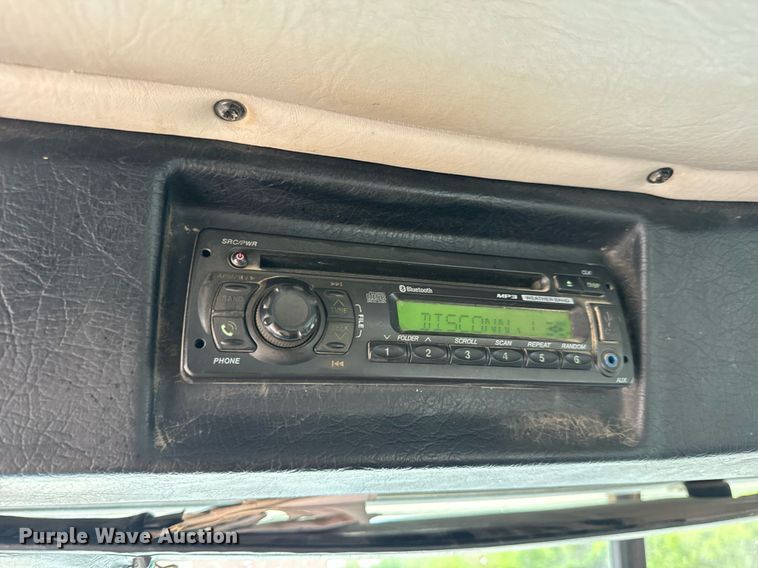 image for item DV1996 2015 Western Star 4700SF roll-off container truck