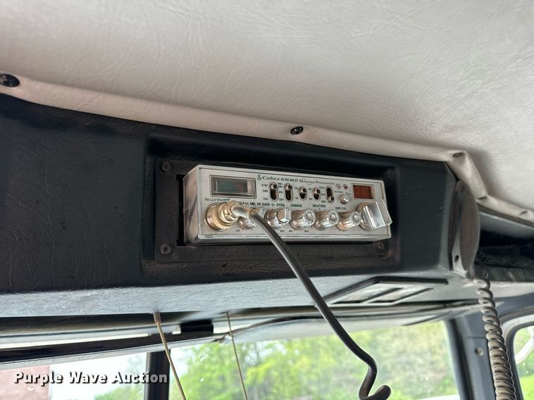 image for item DV1996 2015 Western Star 4700SF roll-off container truck