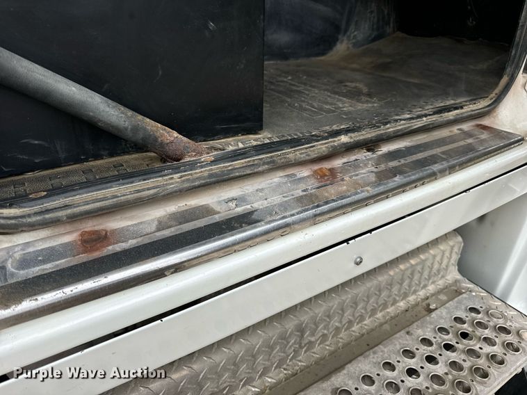 image for item DV1996 2015 Western Star 4700SF roll-off container truck