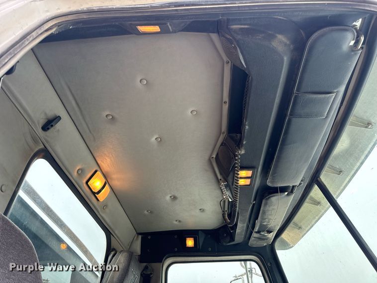 image for item DV1996 2015 Western Star 4700SF roll-off container truck