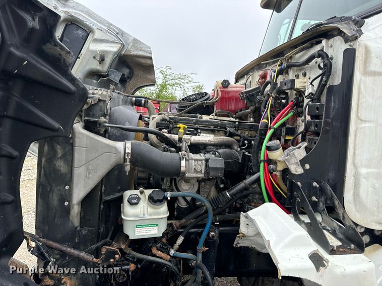 image for item DV1996 2015 Western Star 4700SF roll-off container truck