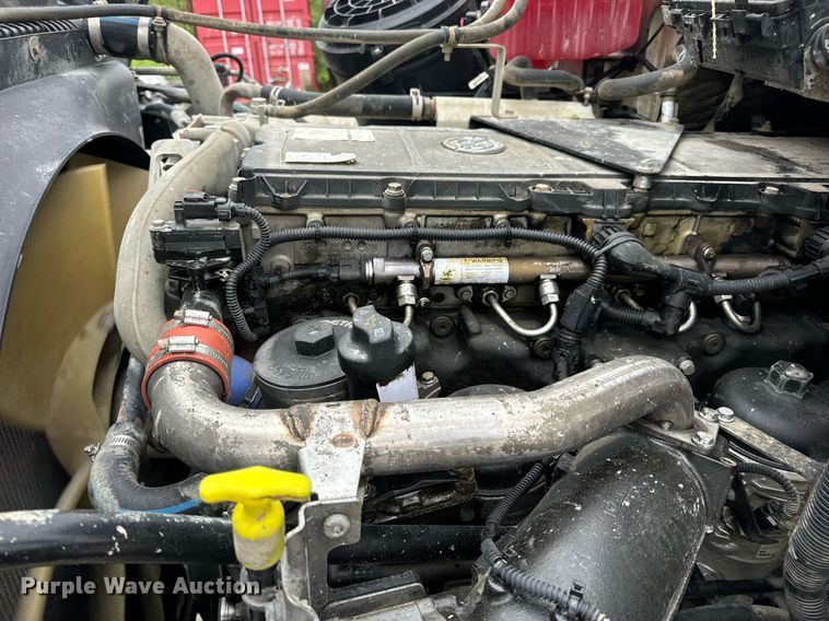 image for item DV1996 2015 Western Star 4700SF roll-off container truck