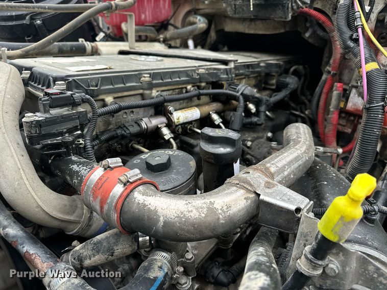 image for item DV1996 2015 Western Star 4700SF roll-off container truck