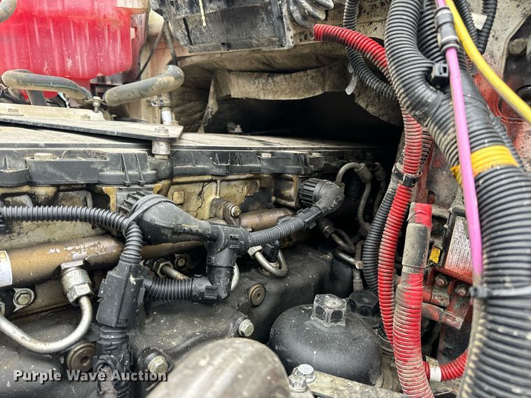 image for item DV1996 2015 Western Star 4700SF roll-off container truck