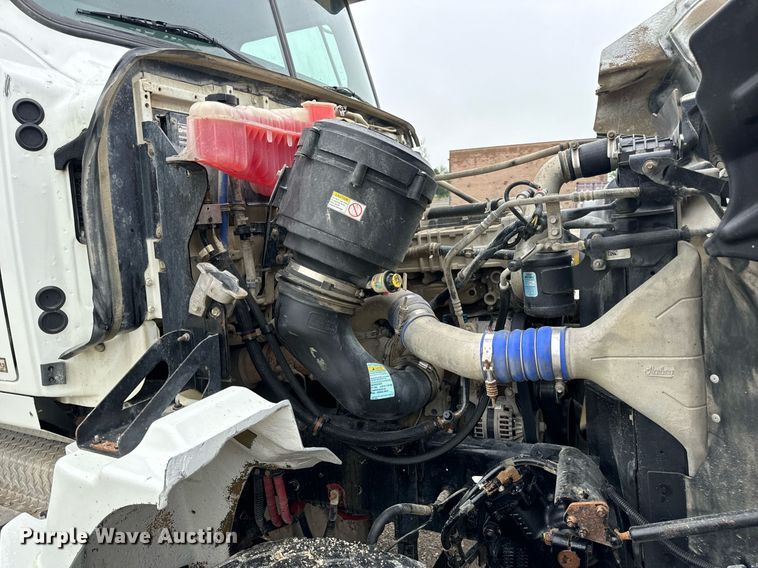 image for item DV1996 2015 Western Star 4700SF roll-off container truck