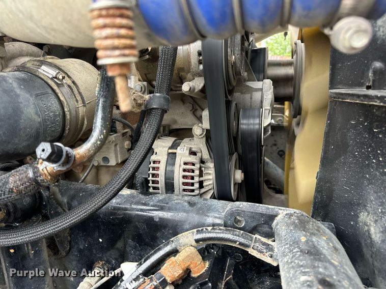 image for item DV1996 2015 Western Star 4700SF roll-off container truck