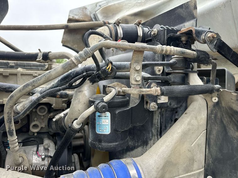 image for item DV1996 2015 Western Star 4700SF roll-off container truck