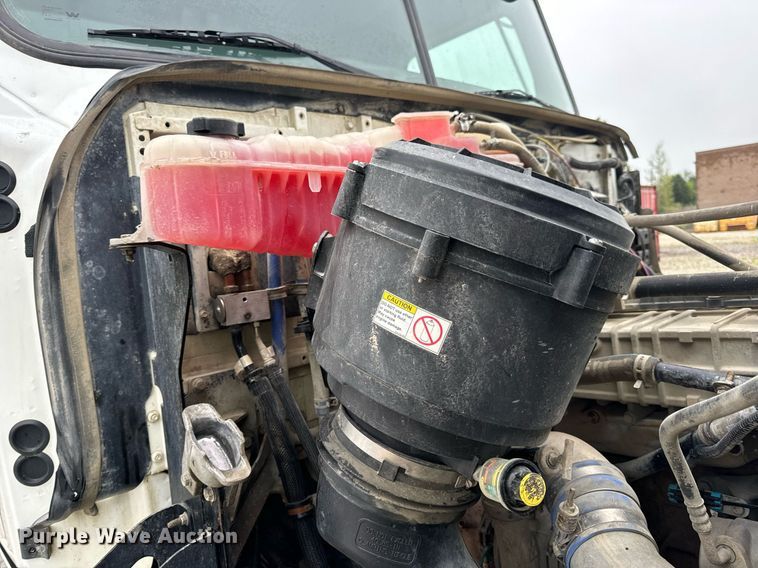 image for item DV1996 2015 Western Star 4700SF roll-off container truck