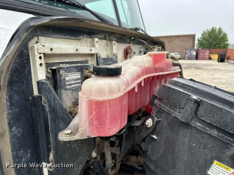 image for item DV1996 2015 Western Star 4700SF roll-off container truck