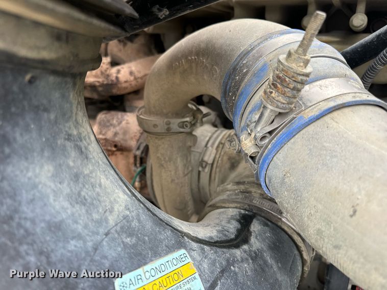 image for item DV1996 2015 Western Star 4700SF roll-off container truck