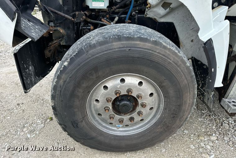 image for item DV1996 2015 Western Star 4700SF roll-off container truck