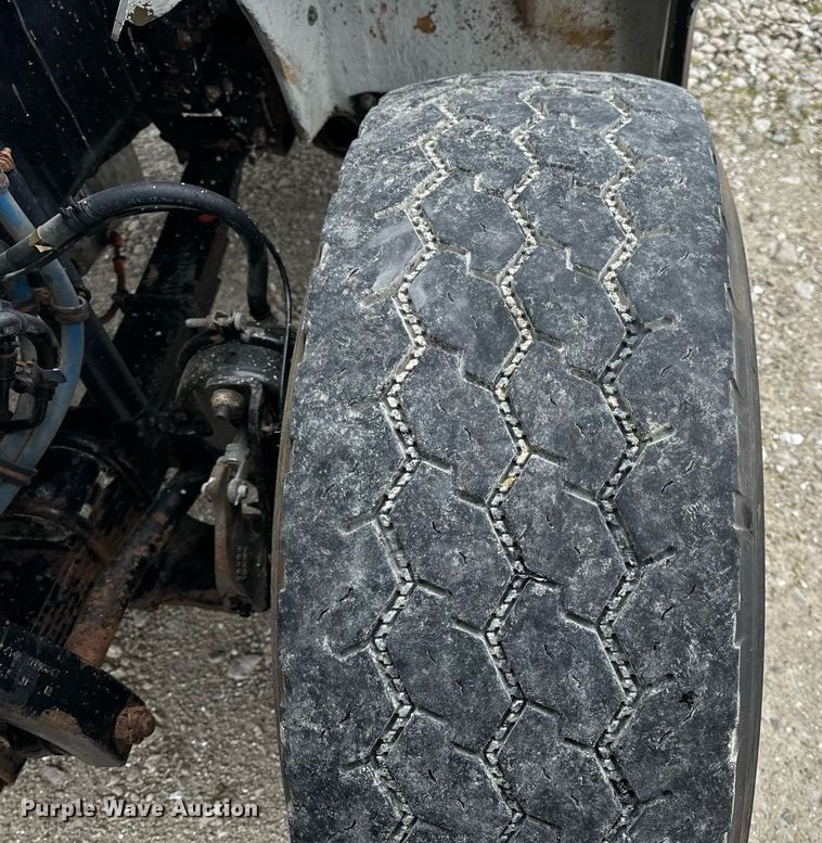 image for item DV1996 2015 Western Star 4700SF roll-off container truck